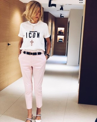 С чем носить белую футболку с принтом женщине