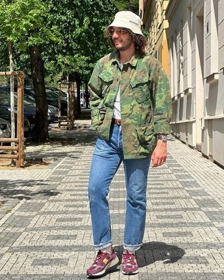 С чем носить белую футболку с принтом мужчине