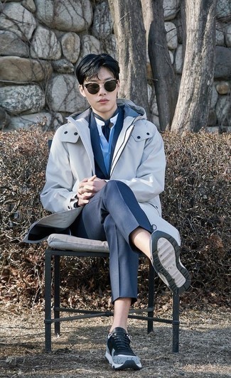 С чем носить белый дождевик мужчине