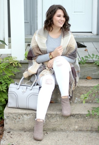 С чем носить белые рваные джинсы женщине