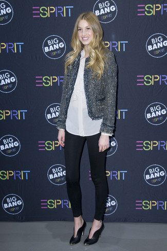 С чем носить белую блузку с длинным рукавом с рюшами