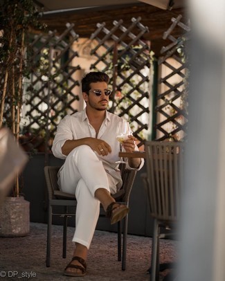 С чем носить белые брюки чинос из жатого хлопка