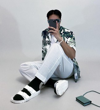 С чем носить белые брюки чинос из жатого хлопка