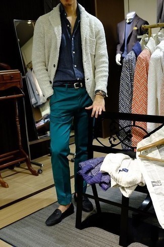 С чем носить белый кардиган с отложным воротником мужчине