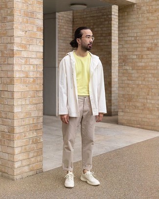 Какие кроссовки носить с белой курткой-рубашкой мужчине