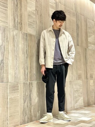 Какие ботинки дезерты носить с белой курткой-рубашкой