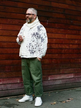 Какой худи носить с белой курткой-рубашкой мужчине