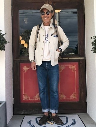 Какие джинсы носить с белой курткой-рубашкой мужчине