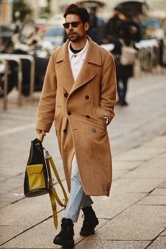 Какие джинсы носить с белой курткой-рубашкой мужчине