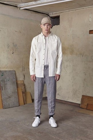 С чем носить белую куртку-рубашку мужчине
