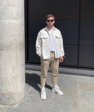 С чем носить белую куртку-рубашку мужчине