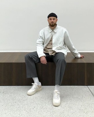 С чем носить белую куртку-рубашку мужчине