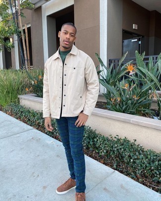 С чем носить белую куртку-рубашку мужчине