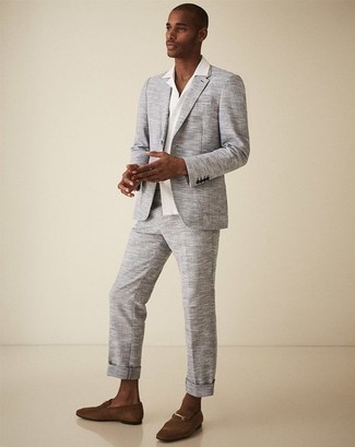 Как носить белую рубашку с коротким рукавом с серым костюмом