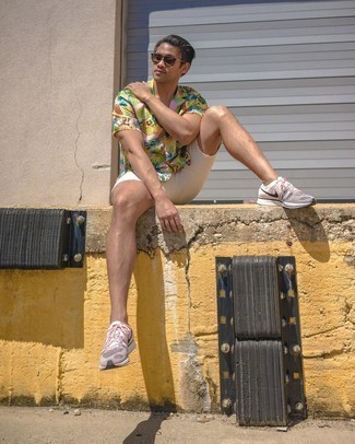 Какие кроссовки носить с белыми шортами мужчине