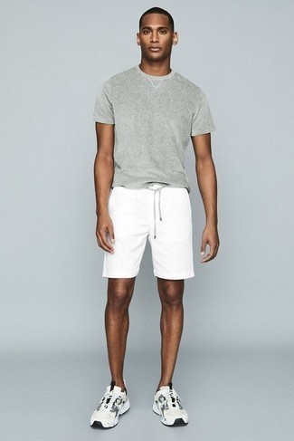 Какие кроссовки носить с белыми шортами мужчине