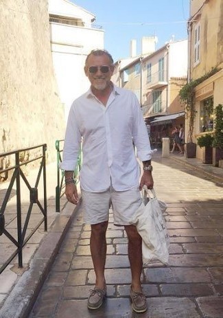 Какие топсайдеры носить с белыми шортами