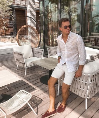 Какие эспадрильи носить с белыми шортами мужчине