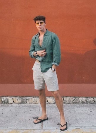 Какие сланцы носить с белыми шортами мужчине