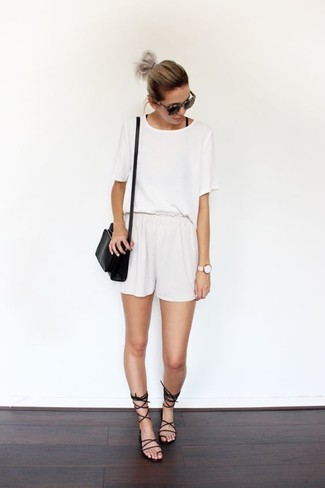 Какие гладиаторы носить с белыми шортами