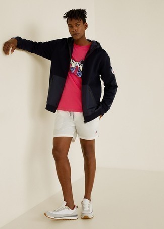 Какой худи носить с белыми шортами мужчине