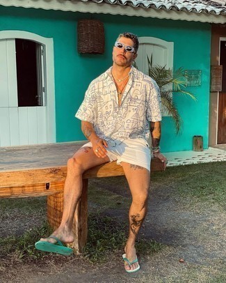 С чем носить белые шорты мужчине