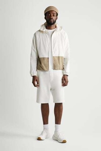 Как носить белые шорты с белыми кроссовками мужчине