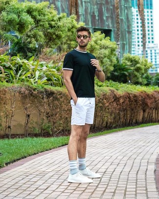 Как носить белые шорты с белыми низкими кедами мужчине