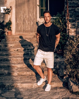 Как носить белые шорты с белыми низкими кедами мужчине