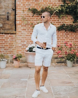 Как носить белые шорты с белыми низкими кедами мужчине