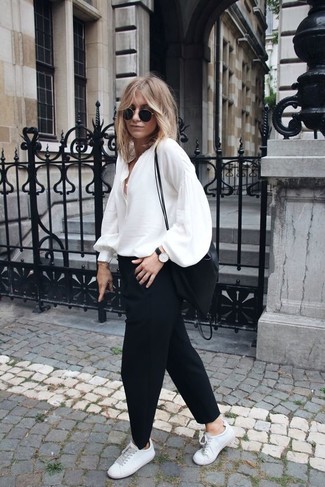 С чем носить белую шелковую блузку