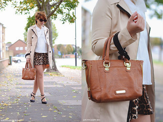 С чем носить белую шелковую блузу с коротким рукавом