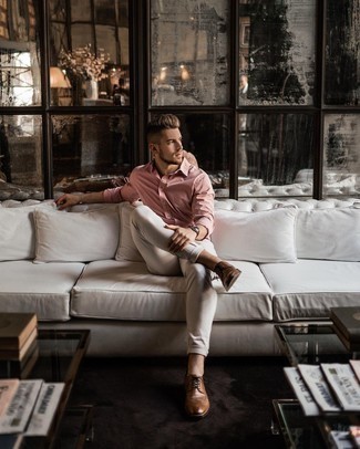 С чем носить белые зауженные джинсы мужчине