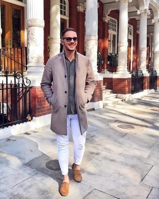 С чем носить белые зауженные джинсы мужчине