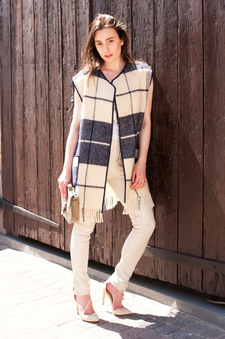 С чем носить белое пальто без рукавов