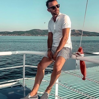 С чем носить белые слипоны мужчине