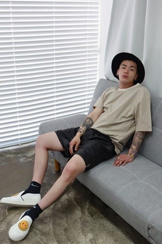 Какие шорты носить с белыми слипонами мужчине