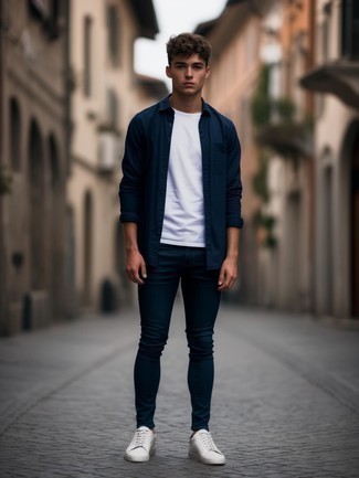 С чем носить белые кеды в 20 лет мужчине