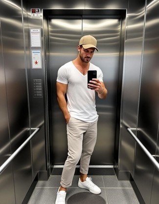 С чем носить белые кеды в 20 лет мужчине