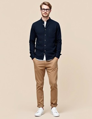 С чем носить белые кеды мужчине в стиле кэжуал