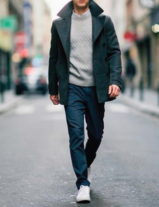 С чем носить белые кеды мужчине осень