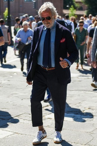 С чем носить белые кеды за 60 лет мужчине