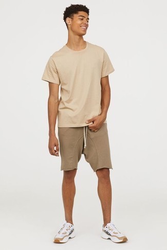 С чем носить белые кеды подросткам мужчине