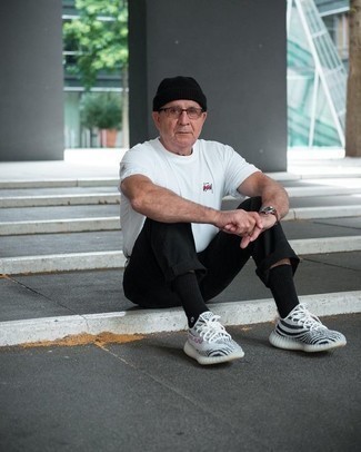 С чем носить белые кеды за 60 лет мужчине