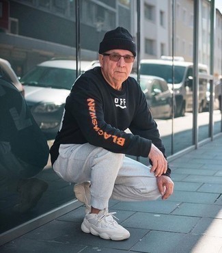 С чем носить белые кеды за 60 лет мужчине