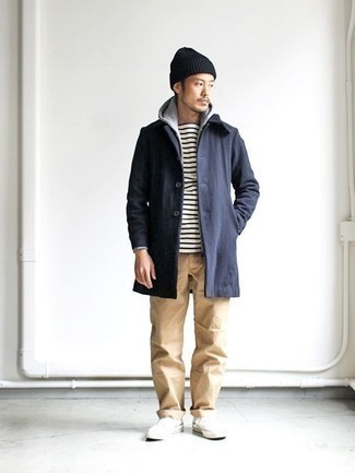 С чем носить белые кеды мужчине в прохладную погоду