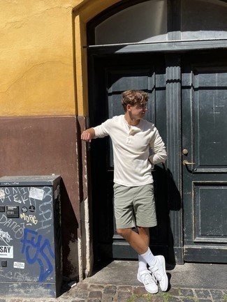 С чем носить белые носки мужчине лето