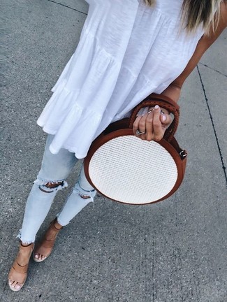 С чем носить белую соломенную сумку через плечо