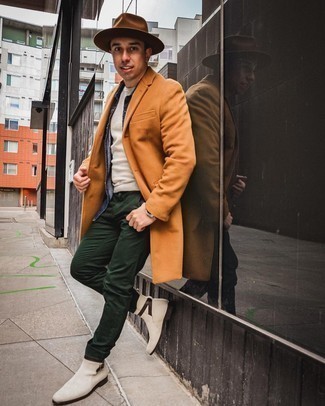 С чем носить белые замшевые ботинки мужчине