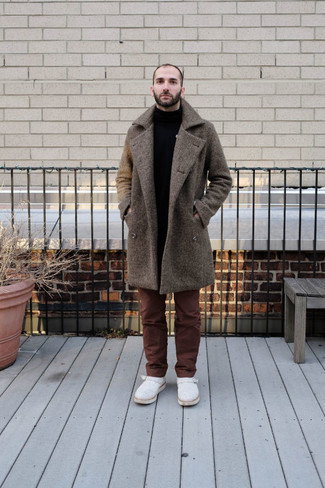 С чем носить белые замшевые ботинки челси мужчине